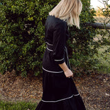 Vestido largo de algodón negro con ribete blanco