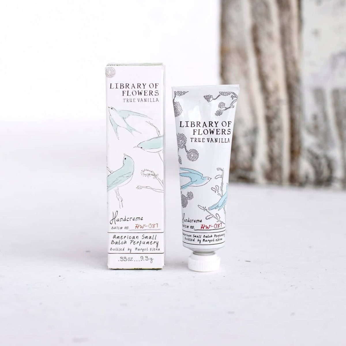 LIBRARY OF FLOWERS TRUE VANILLA PETITE TREAT HANDCREME Sorority Clothing